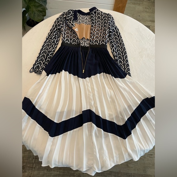 SELF-PORTRAIT Size 2  Navy Blue and White Open Crochet Pleated MIDI Long Sleeves - Picture 8 of 17